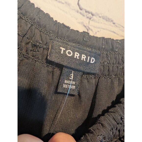 Torrid off the shoulder top 3x - Picture 3 of 3